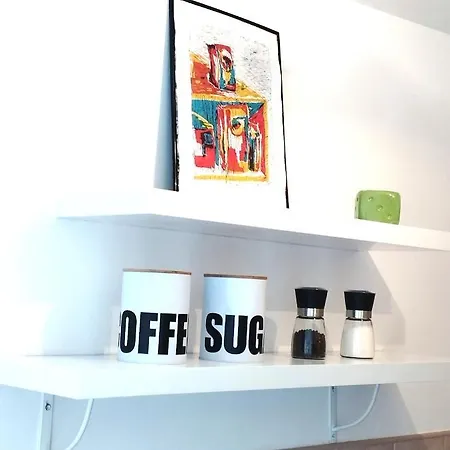 Amigo-free Public Parking Apartment