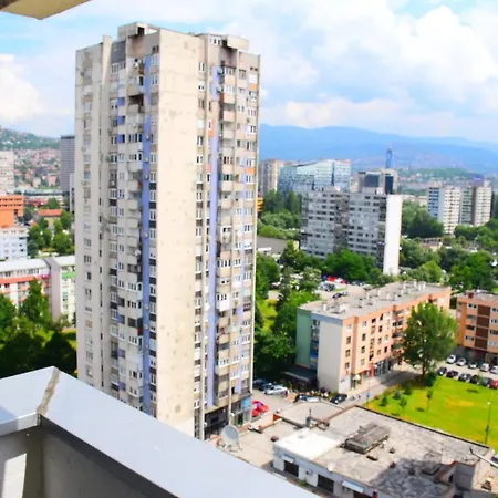 Amigo-free Public Parking Apartment *